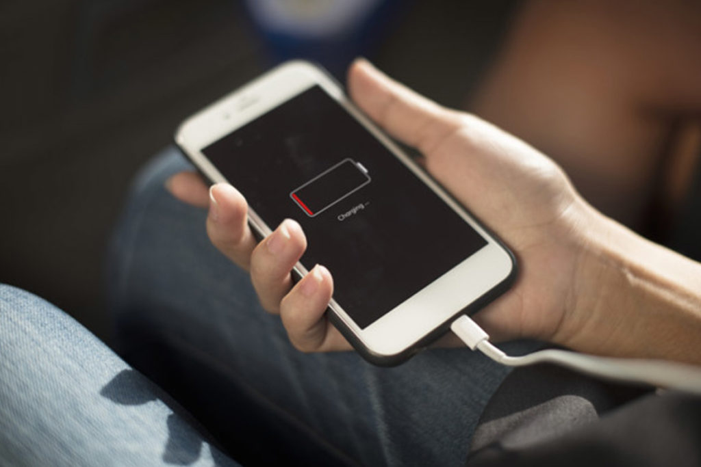 Charging the phone battery at normal temperature